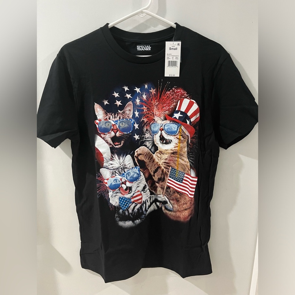 Patriotic Cat Graphic Tee, size small, new!